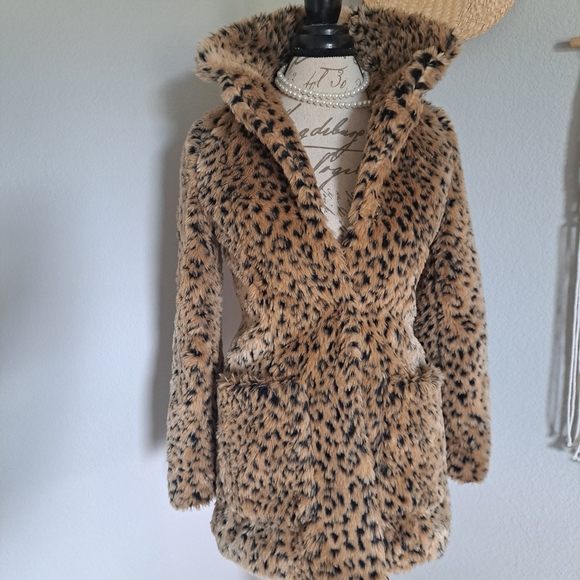 POLLY Winona Faux Fur Leopard Coat - Picture 7 of 12